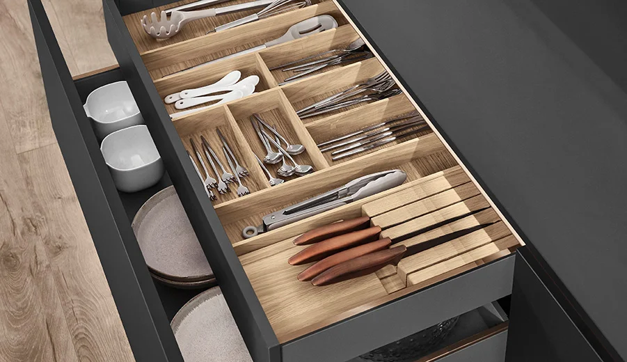 Organización de cajones con insertos de madera · nBOX